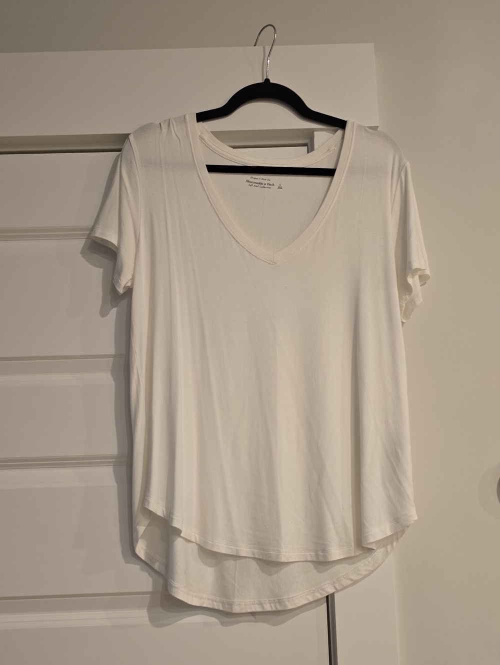 Abercrombie & Fitch Women's White V-Neck Short Sleeve Tee